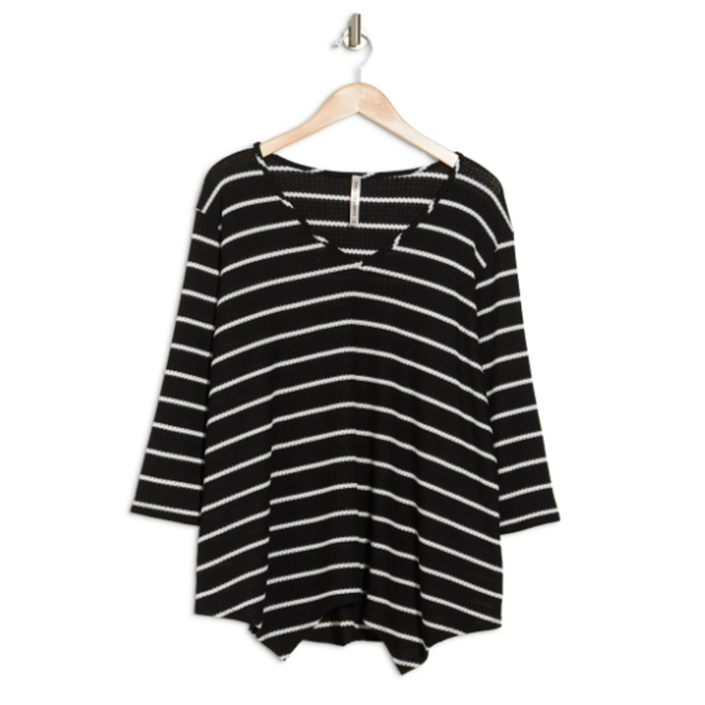 Forgotten Grace V-Neck Asymmetrical Hem Top in Black/White, Size 1X